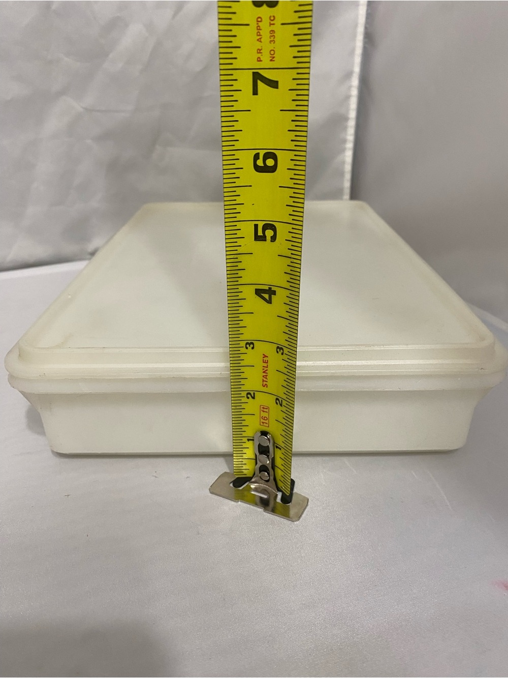 Tupperware White Rectangular Food Storage Container with Lid - Picture 9 of 12